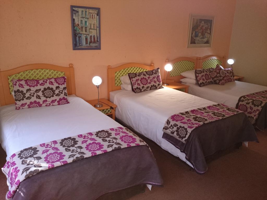 Hornbill Lodge Magaliesburg Ruang foto