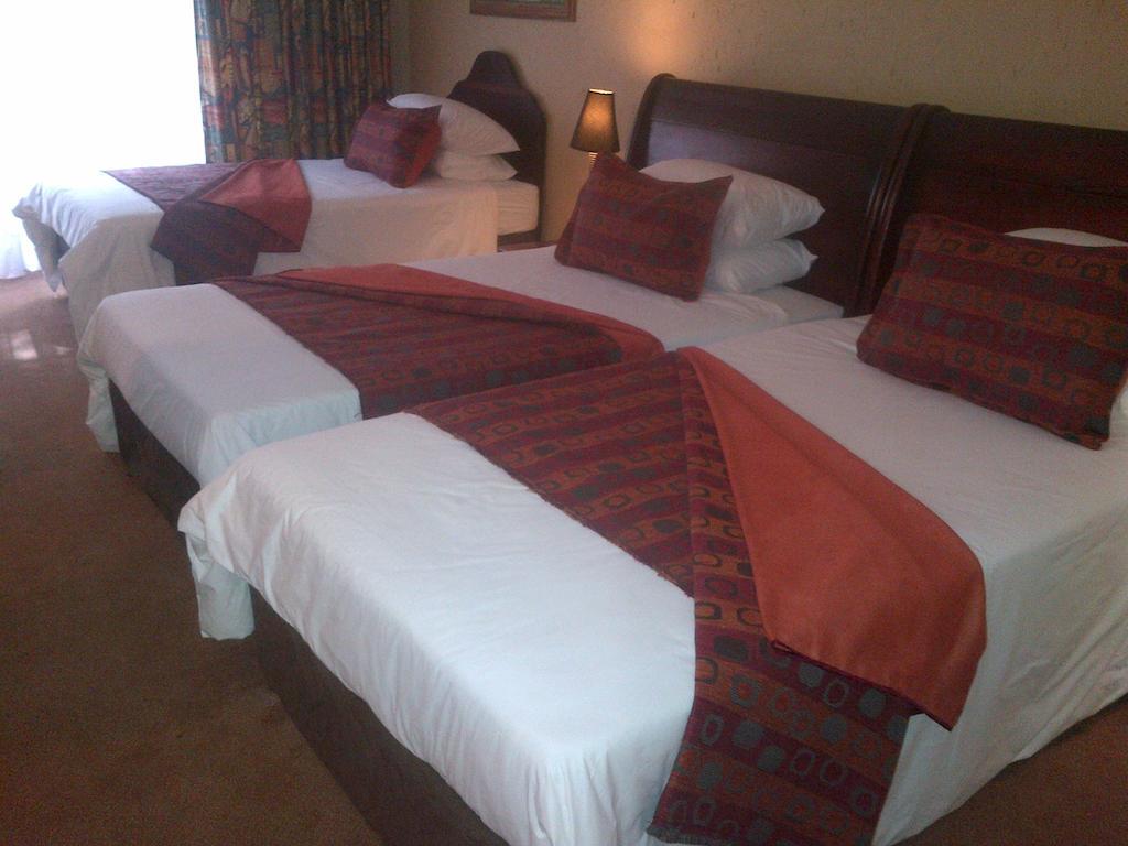 Hornbill Lodge Magaliesburg Ruang foto