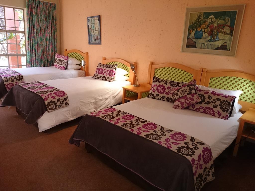 Hornbill Lodge Magaliesburg Ruang foto