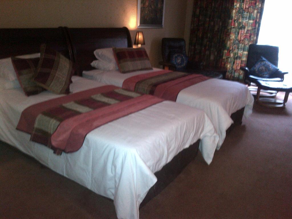 Hornbill Lodge Magaliesburg Ruang foto